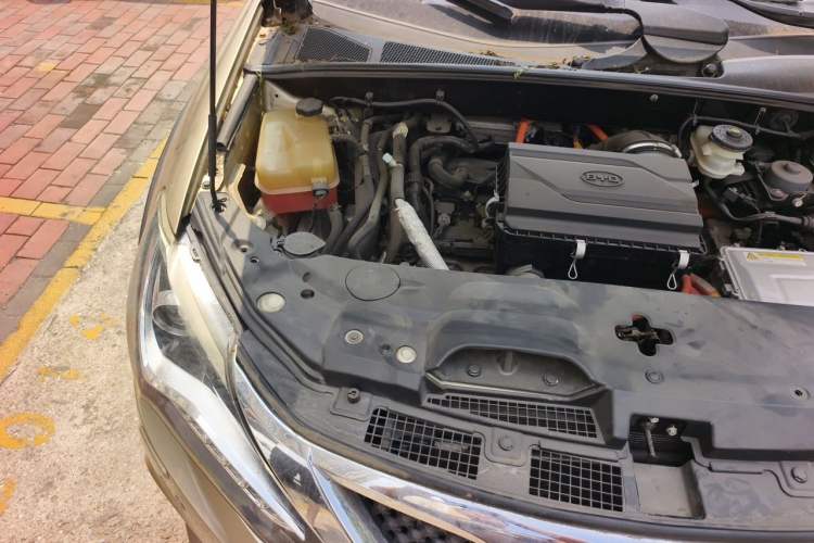 Used BYD Tang New Energy 2015 2.0T Four-Wheel-Drive Flagship Model Engine Bay Right