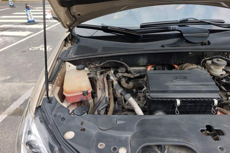 Used BYD Tang New Energy 2015 2.0T Four-Wheel-Drive Flagship Model Engine Bay Right
