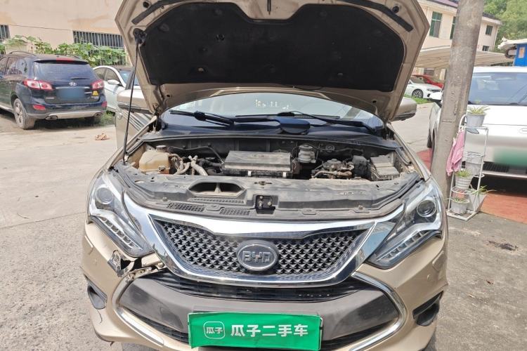 Used BYD Tang New Energy 2015 2.0T Four-Wheel-Drive Flagship Model Engine Bay