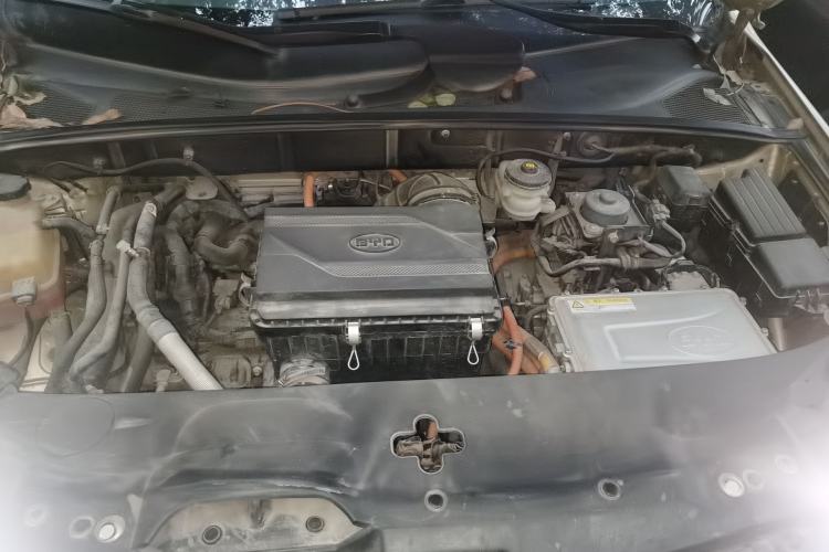 Used BYD Tang New Energy 2015 2.0T Four-Wheel-Drive Flagship Model Engine Bay