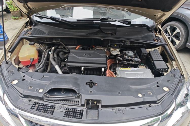 Used BYD Tang New Energy 2015 2.0T Four-Wheel-Drive Flagship Model Engine Bay