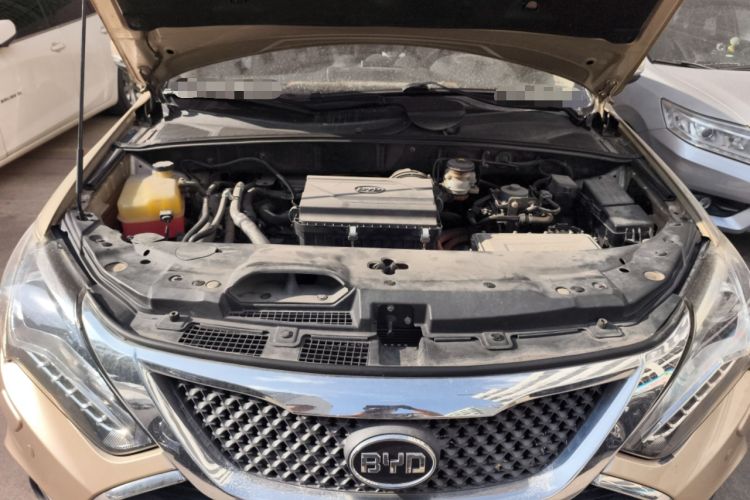 Used BYD Tang New Energy 2015 2.0T Four-Wheel-Drive Flagship Model Engine Bay