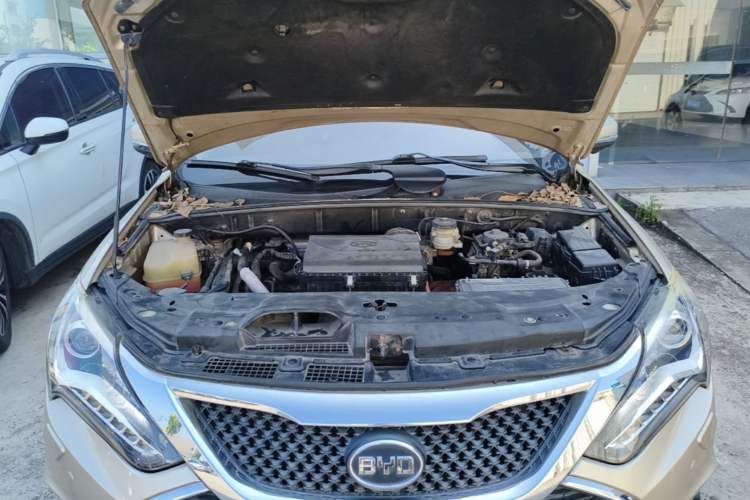 Used BYD Tang New Energy 2015 2.0T Four-Wheel-Drive Flagship Model Engine Bay