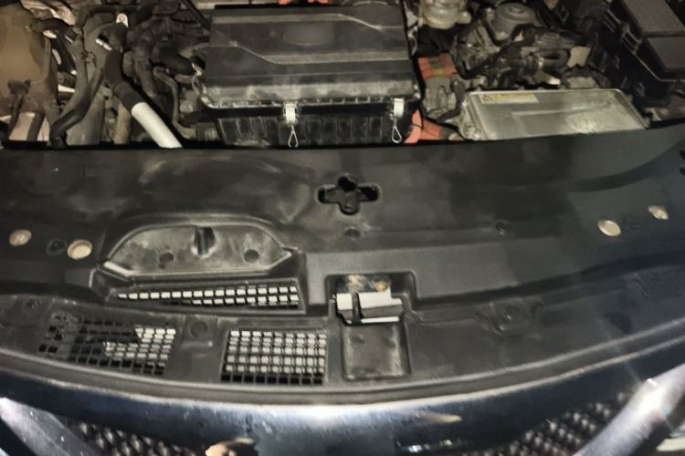 Used BYD Tang New Energy 2015 2.0T Four-Wheel-Drive Flagship Model Engine Bay