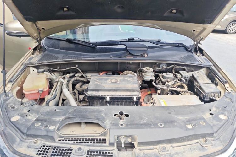 Used BYD Tang New Energy 2015 2.0T Four-Wheel-Drive Flagship Model Engine Bay