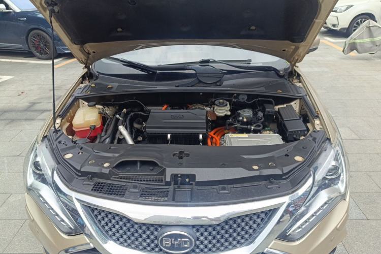 Used BYD Tang New Energy 2015 2.0T Four-Wheel-Drive Flagship Model Engine Bay