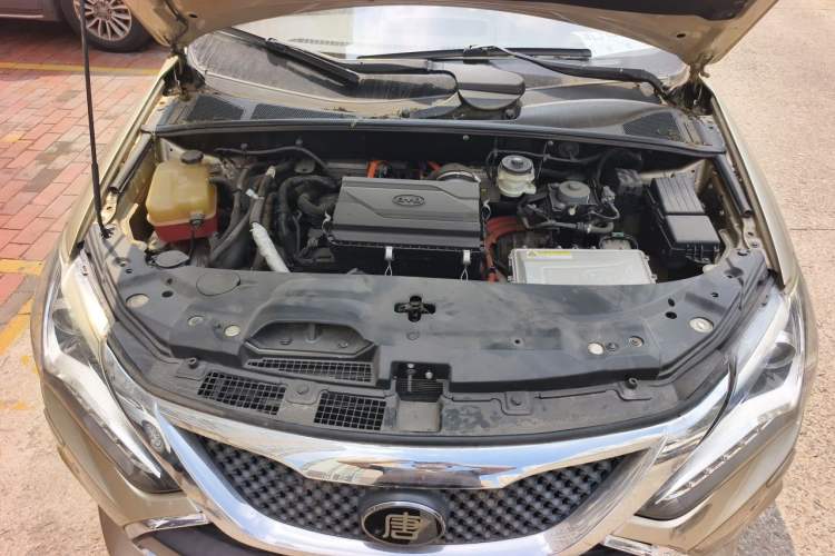 Used BYD Tang New Energy 2015 2.0T Four-Wheel-Drive Flagship Model Engine Bay