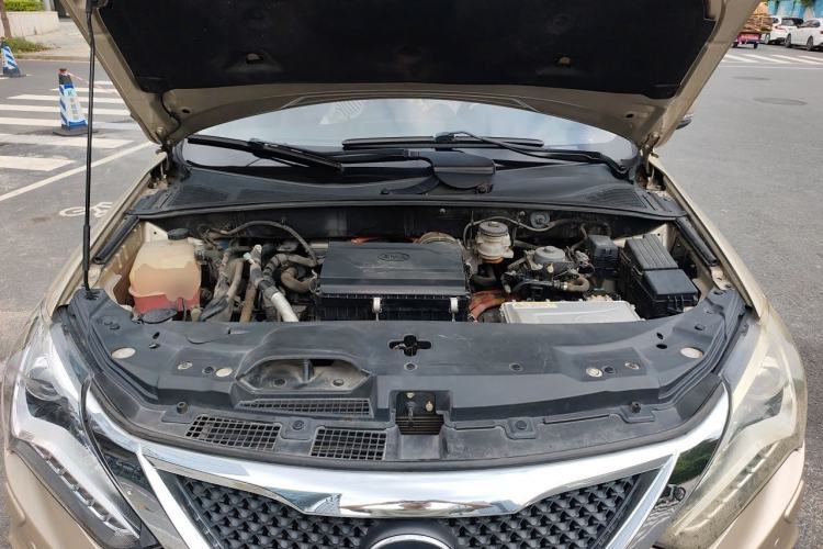 Used BYD Tang New Energy 2015 2.0T Four-Wheel-Drive Flagship Model Engine Bay