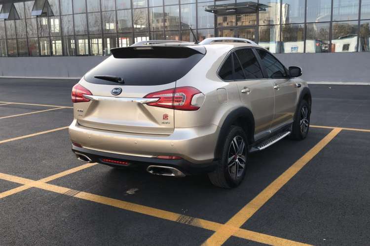 Used BYD Tang New Energy 2015 2.0T Four-Wheel-Drive Flagship Model Exterior 4