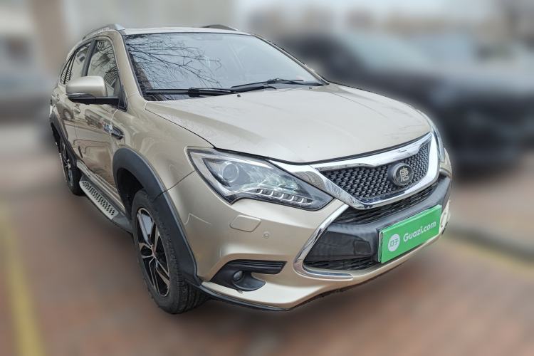 Used BYD Tang New Energy 2015 2.0T Four-Wheel-Drive Flagship Model Front Right 45 Deg