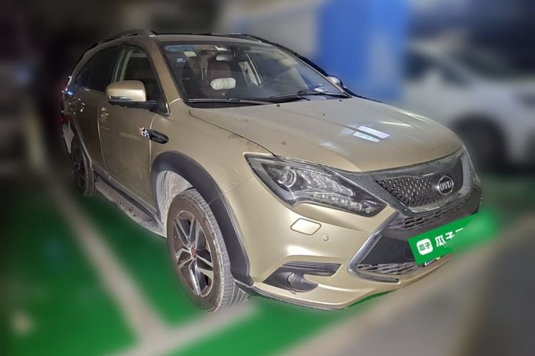 Used BYD Tang New Energy 2015 2.0T Four-Wheel-Drive Flagship Model Front Right 45 Deg