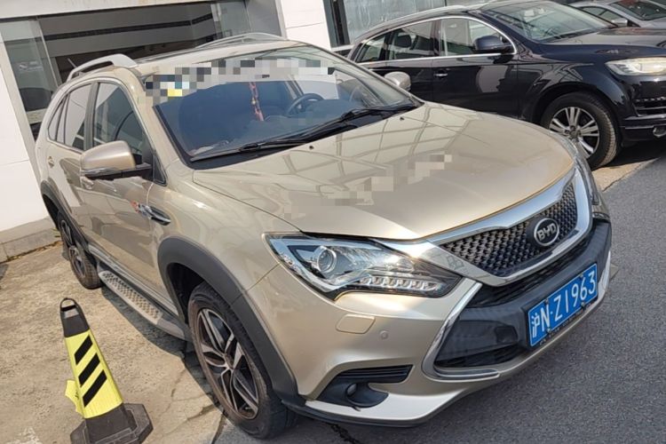 Used BYD Tang New Energy 2015 2.0T Four-Wheel-Drive Flagship Model Front Right 45 Deg