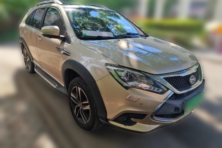Used BYD Tang New Energy 2015 2.0T Four-Wheel-Drive Flagship Model Front Right 45 Deg
