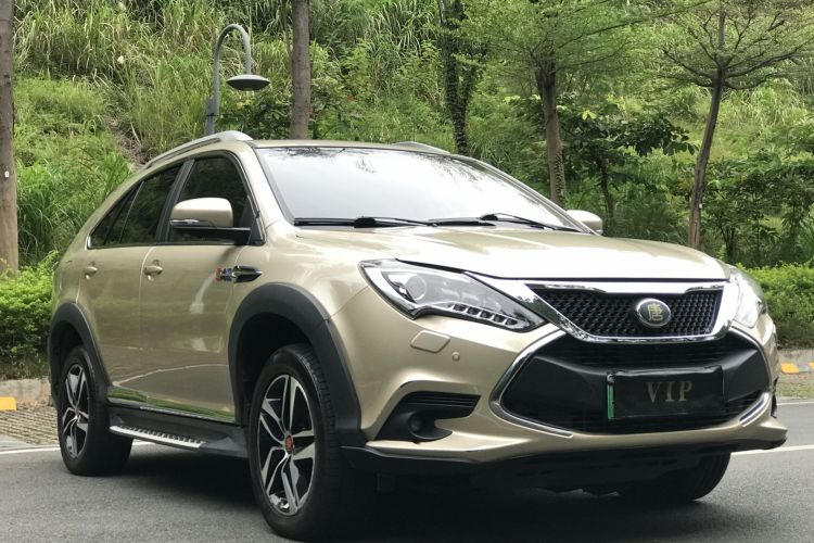 Used BYD Tang New Energy 2015 2.0T Four-Wheel-Drive Flagship Model Front Right 45 Deg