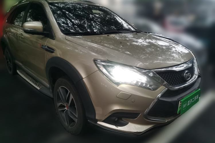 Used BYD Tang New Energy 2015 2.0T Four-Wheel-Drive Flagship Model Front Right 45 Deg