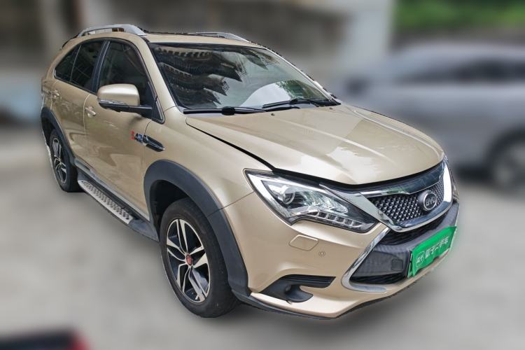Used BYD Tang New Energy 2015 2.0T Four-Wheel-Drive Flagship Model Front Right 45 Deg