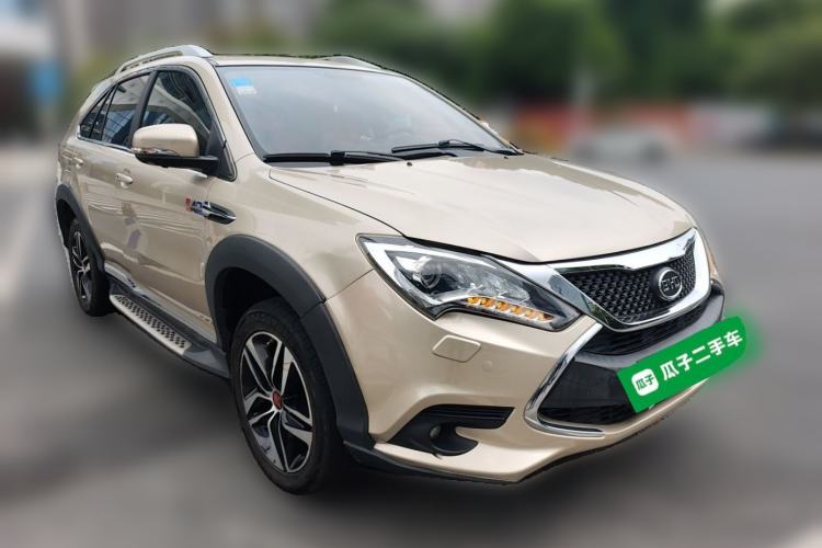 Used BYD Tang New Energy 2015 2.0T Four-Wheel-Drive Flagship Model Front Right 45 Deg