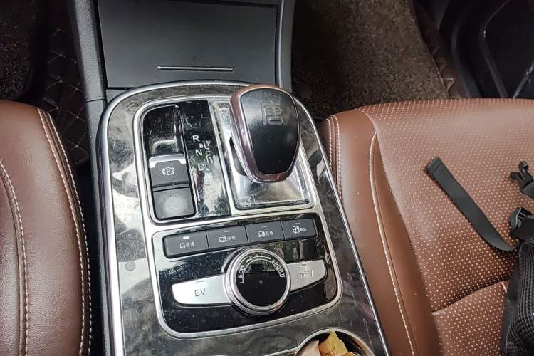 Used BYD Tang New Energy 2015 2.0T Four-Wheel Drive Luxury Model Gear Lever