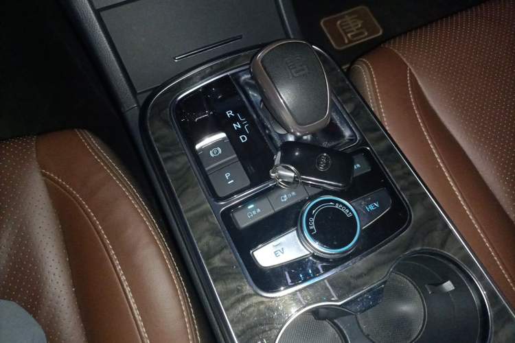 Used BYD Tang New Energy 2015 2.0T Four-Wheel-Drive Flagship Model Gear Lever