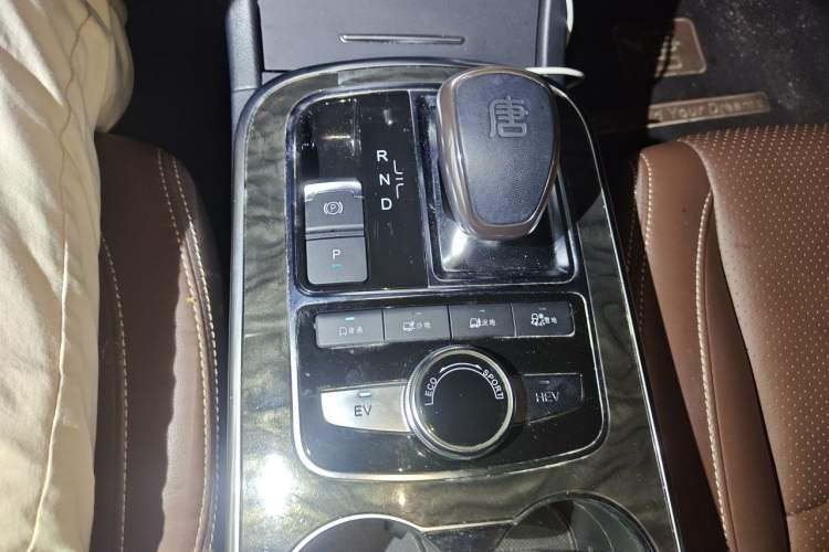 Used BYD Tang New Energy 2015 2.0T Four-Wheel-Drive Flagship Model Gear Lever