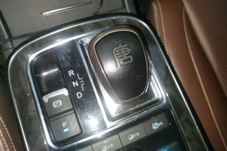 Used BYD Tang New Energy 2015 2.0T Four-Wheel-Drive Flagship Model Gear Lever