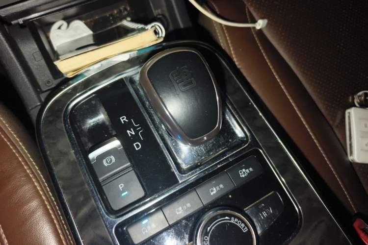 Used BYD Tang New Energy 2015 2.0T Four-Wheel-Drive Flagship Model Gear Lever