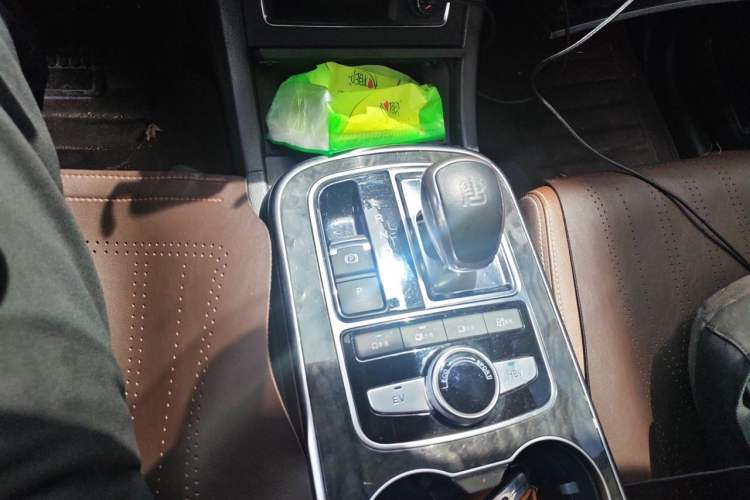 Used BYD Tang New Energy 2015 2.0T Four-Wheel-Drive Flagship Model Gear Lever
