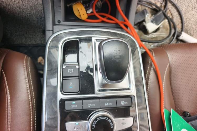 Used BYD Tang New Energy 2015 2.0T Four-Wheel-Drive Flagship Model Gear Lever
