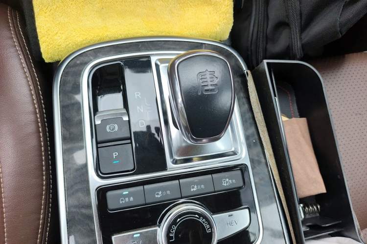Used BYD Tang New Energy 2015 2.0T Four-Wheel-Drive Flagship Model Gear Lever