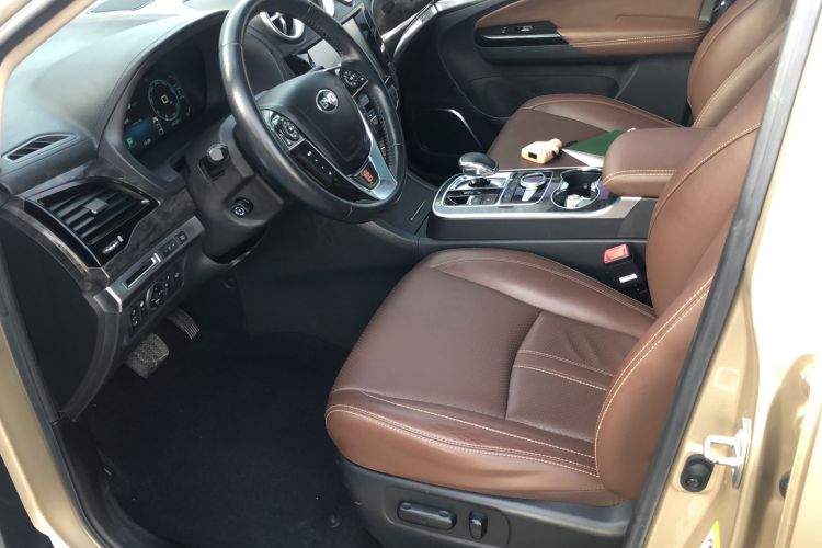 Used BYD Tang New Energy 2015 2.0T Four-Wheel-Drive Flagship Model Interior 1