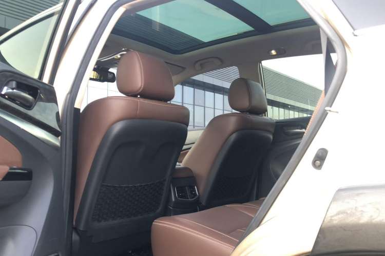 Used BYD Tang New Energy 2015 2.0T Four-Wheel-Drive Flagship Model Interior 4