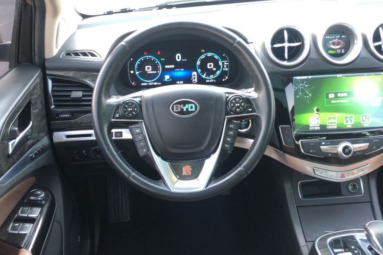 Used BYD Tang New Energy 2015 2.0T Four-Wheel-Drive Flagship Model Interior 5