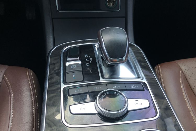Used BYD Tang New Energy 2015 2.0T Four-Wheel-Drive Flagship Model Interior 6