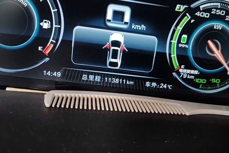 Used BYD Tang New Energy 2015 2.0T Four-Wheel Drive Luxury Model Odometer Close Up