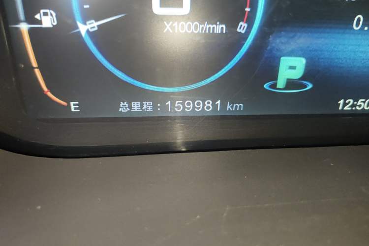 Used BYD Tang New Energy 2015 2.0T Four-Wheel-Drive Flagship Model Odometer Close Up