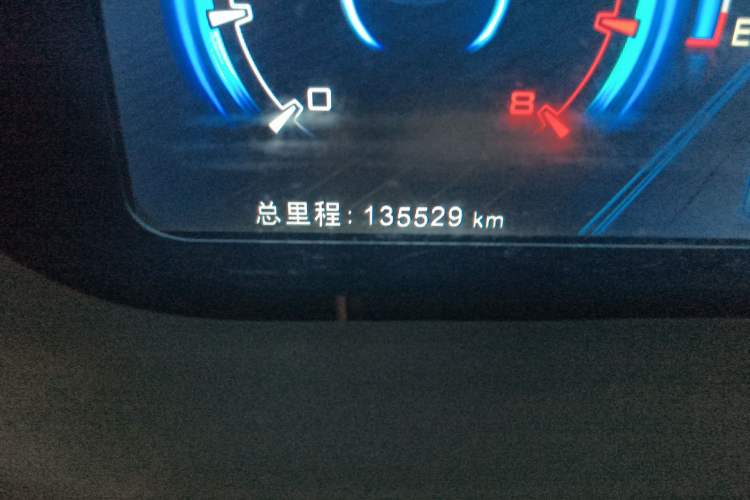 Used BYD Tang New Energy 2015 2.0T Four-Wheel-Drive Flagship Model Odometer Close Up
