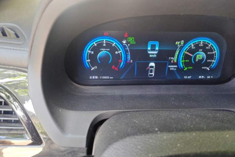 Used BYD Tang New Energy 2015 2.0T Four-Wheel-Drive Flagship Model Odometer Close Up