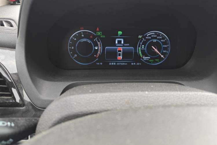 Used BYD Tang New Energy 2015 2.0T Four-Wheel-Drive Flagship Model Odometer Close Up