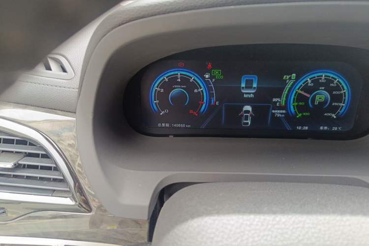 Used BYD Tang New Energy 2015 2.0T Four-Wheel-Drive Flagship Model Odometer Close Up