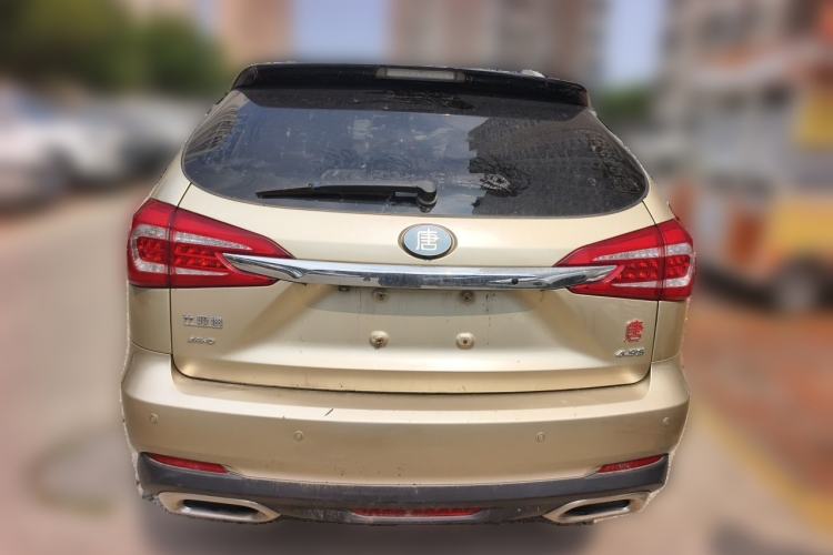 Used BYD Tang New Energy 2015 2.0T Four-Wheel-Drive Flagship Model Rear