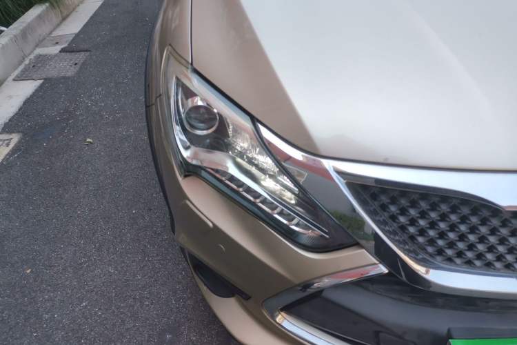 Used BYD Tang New Energy 2015 2.0T Four-Wheel-Drive Flagship Model Right Front Headlight