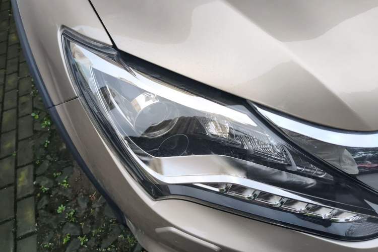 Used BYD Tang New Energy 2015 2.0T Four-Wheel-Drive Flagship Model Right Front Headlight