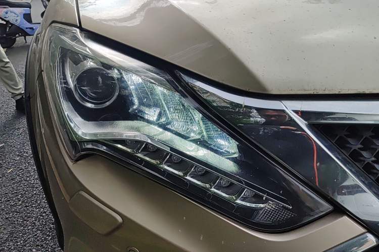 Used BYD Tang New Energy 2015 2.0T Four-Wheel Drive Luxury Model Right Front Headlight