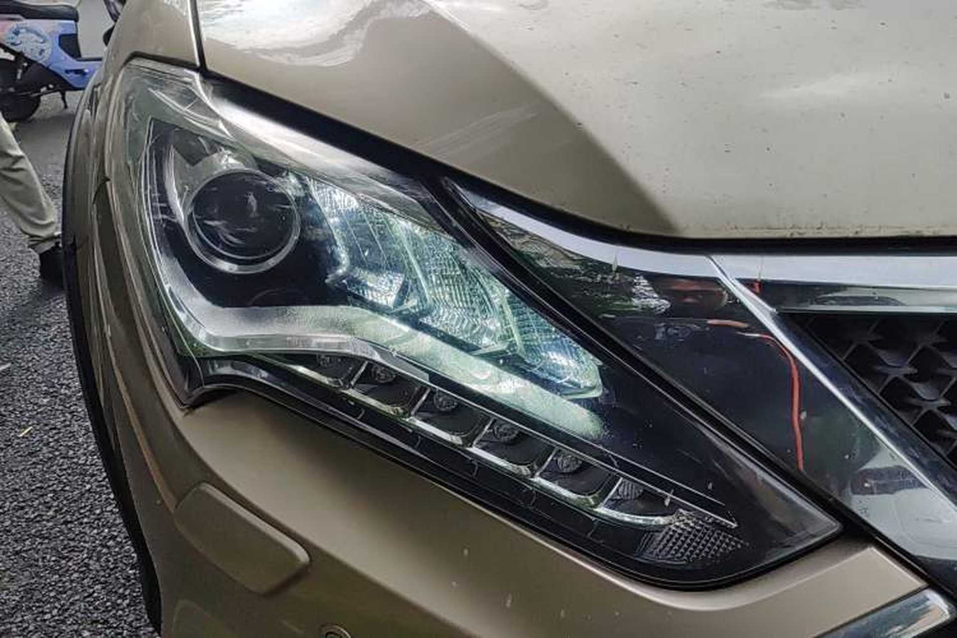 Used BYD Tang New Energy 2015 2.0T Four-Wheel Drive Luxury Model Right Front Headlight