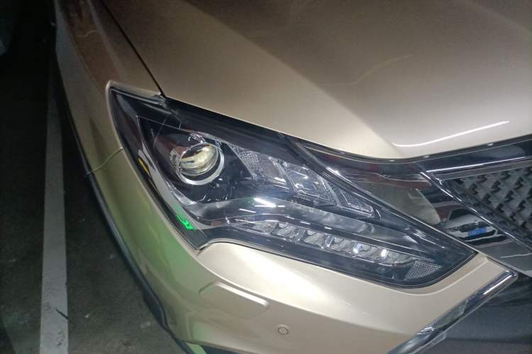 Used BYD Tang New Energy 2015 2.0T Four-Wheel-Drive Flagship Model Right Front Headlight