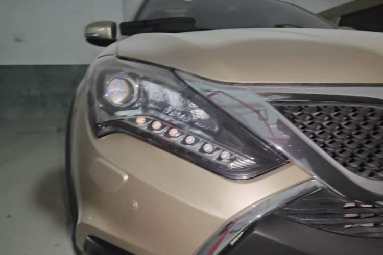 Used BYD Tang New Energy 2015 2.0T Four-Wheel-Drive Flagship Model Right Front Headlight