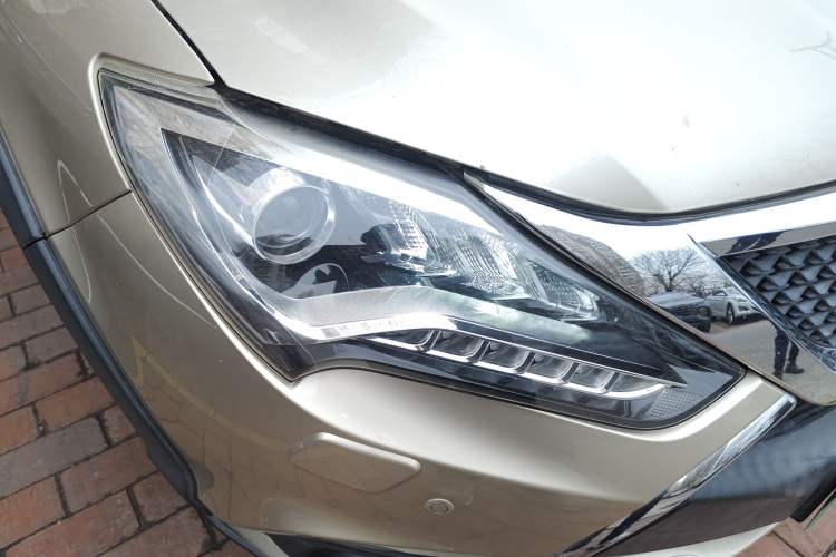 Used BYD Tang New Energy 2015 2.0T Four-Wheel-Drive Flagship Model Right Front Headlight