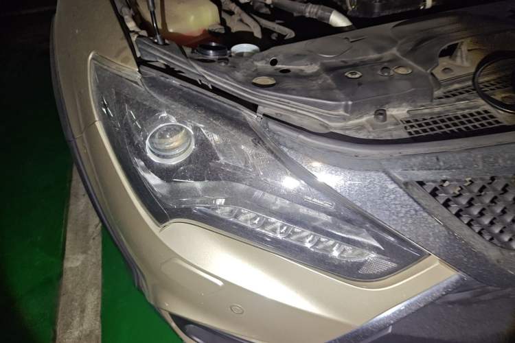 Used BYD Tang New Energy 2015 2.0T Four-Wheel-Drive Flagship Model Right Front Headlight