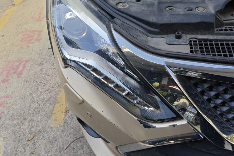 Used BYD Tang New Energy 2015 2.0T Four-Wheel-Drive Flagship Model Right Front Headlight