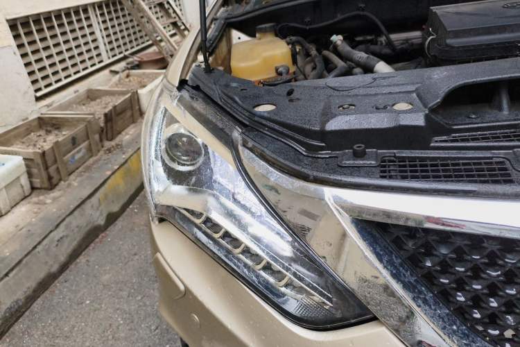 Used BYD Tang New Energy 2015 2.0T Four-Wheel-Drive Flagship Model Right Front Headlight